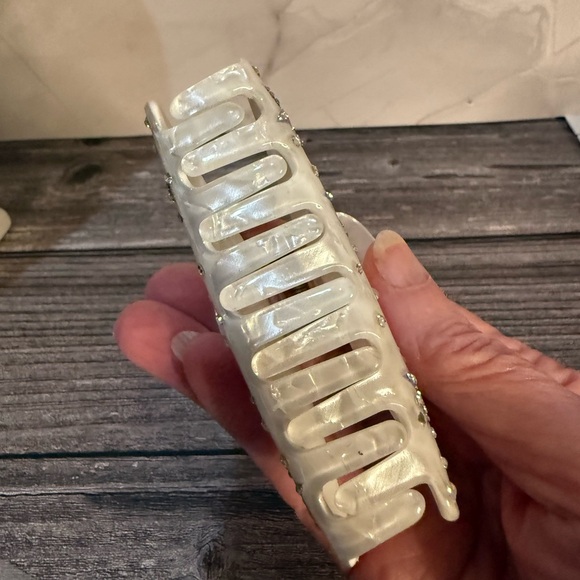 NWOT Free People White with Silver Stars Rhinestones Hair Claw Clip - Picture 3 of 6